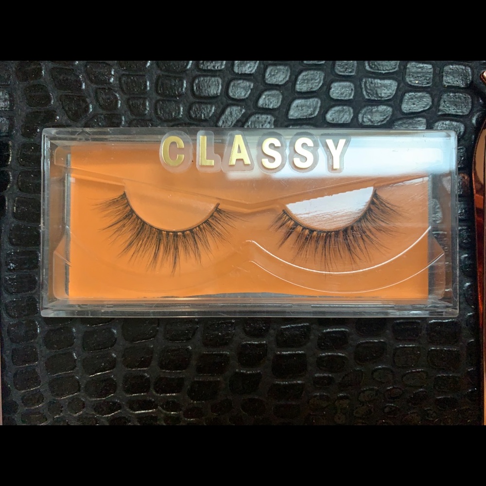 Luxury 3D Faux Mink Eyelashes Set *Classy* - Picture 5 of 5